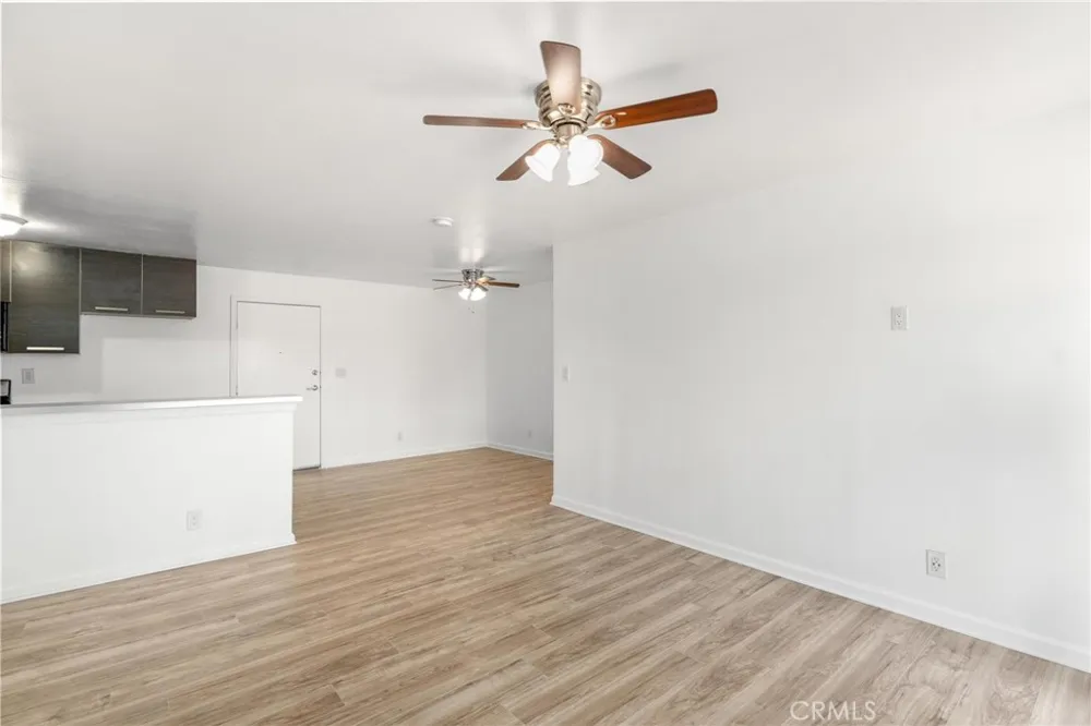 7254 Vassar Ave #308 Canoga Park, CA 91303