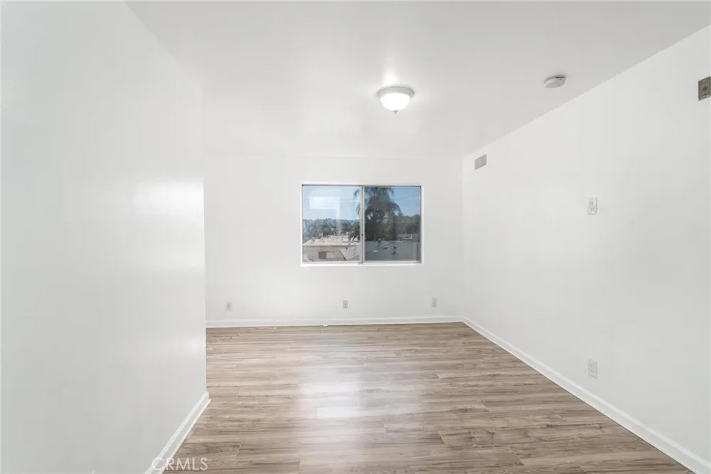 7254 Vassar Ave #308 Canoga Park, CA 91303