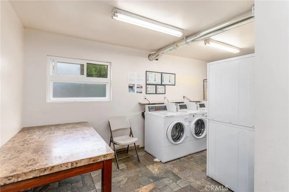 7254 Vassar Ave #308 Canoga Park, CA 91303