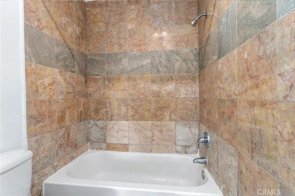7254 Vassar Ave #308 Canoga Park, CA 91303