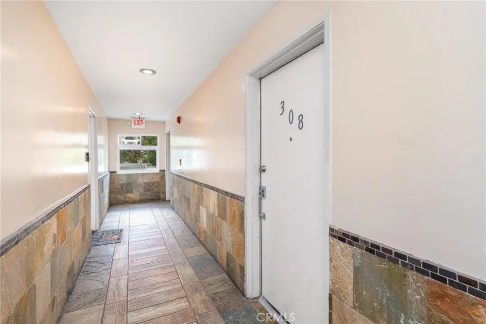 7254 Vassar Ave #308 Canoga Park, CA 91303