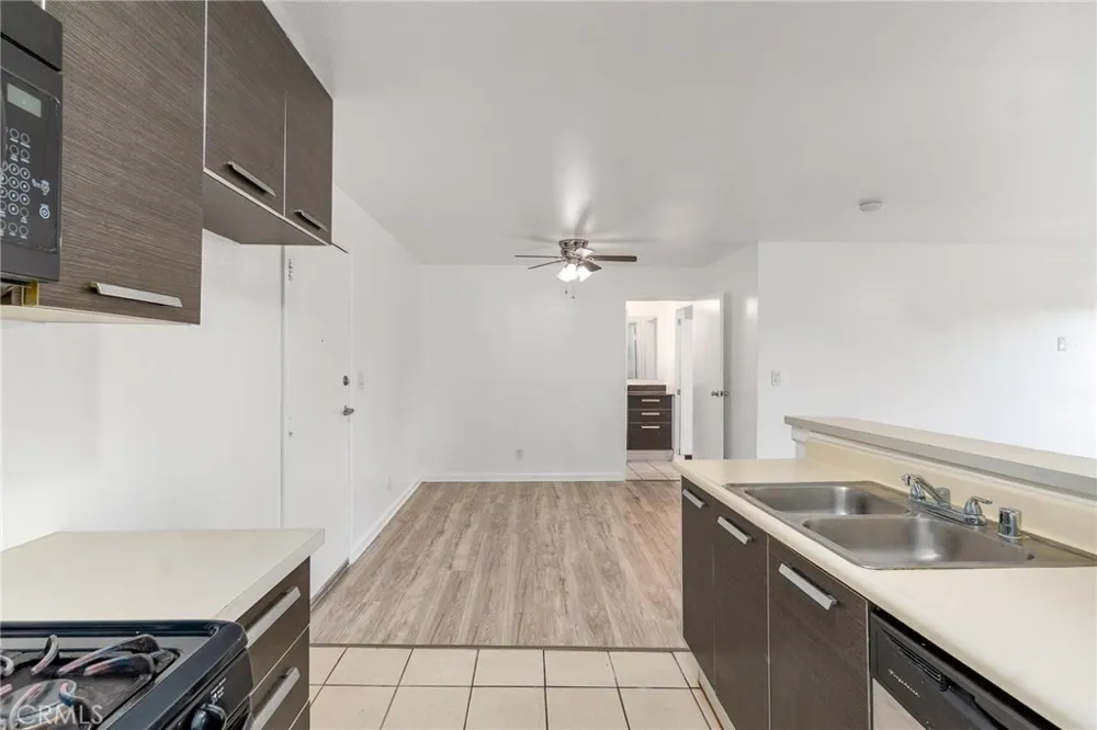 7254 Vassar Ave #308 Canoga Park, CA 91303