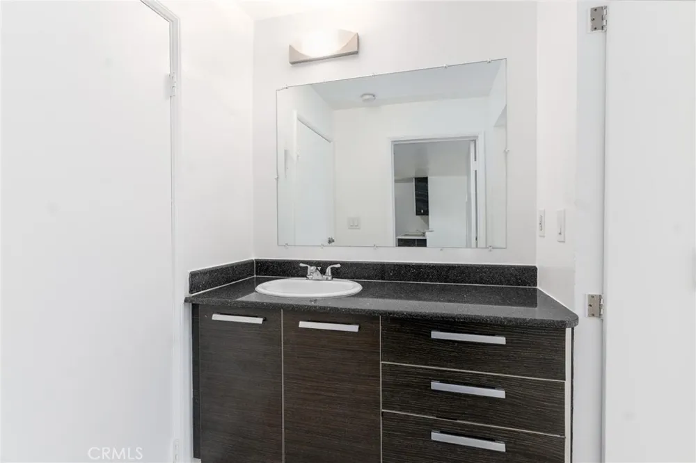 7254 Vassar Ave #308 Canoga Park, CA 91303