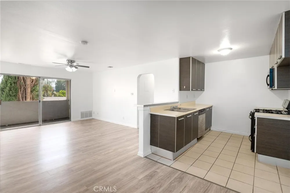 7254 Vassar Ave #308 Canoga Park, CA 91303