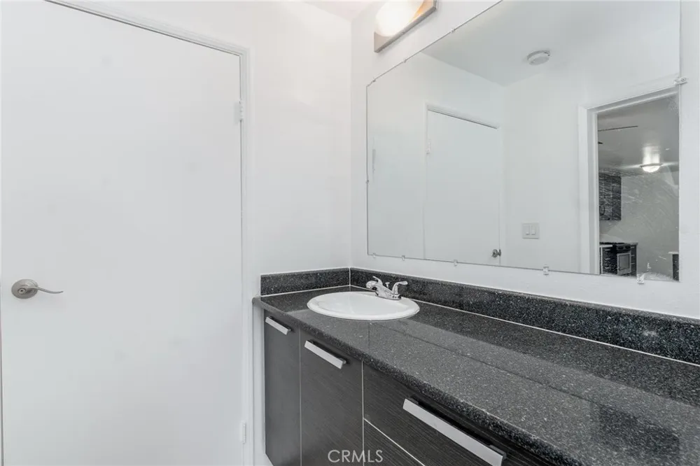 7254 Vassar Ave #308 Canoga Park, CA 91303