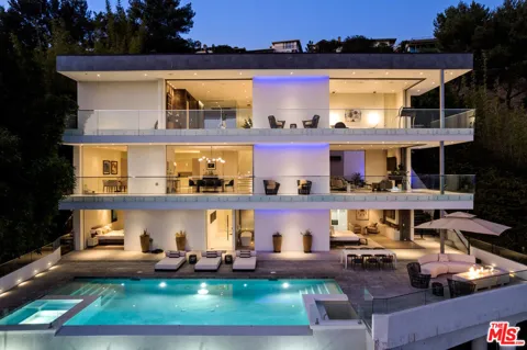 7080 W MULHOLLAND DRIVE
