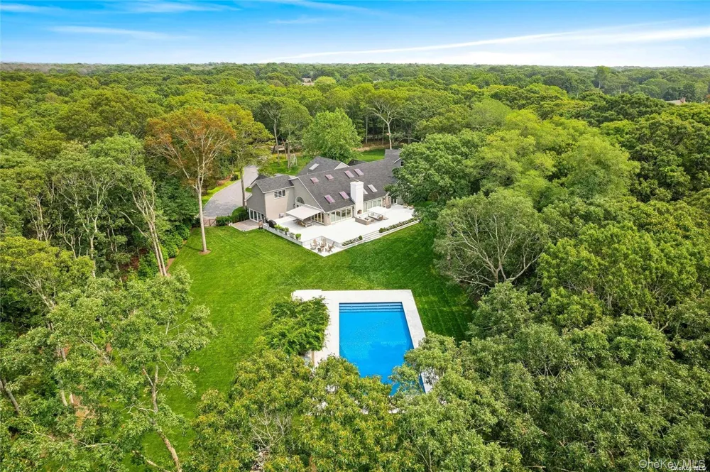 28 Old Meeting House Road Quogue, NY 11959