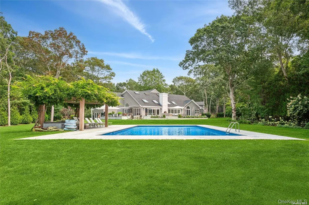 28 Old Meeting House Road Quogue, NY 11959