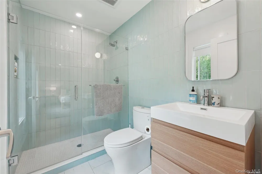 28 Old Meeting House Road Quogue, NY 11959