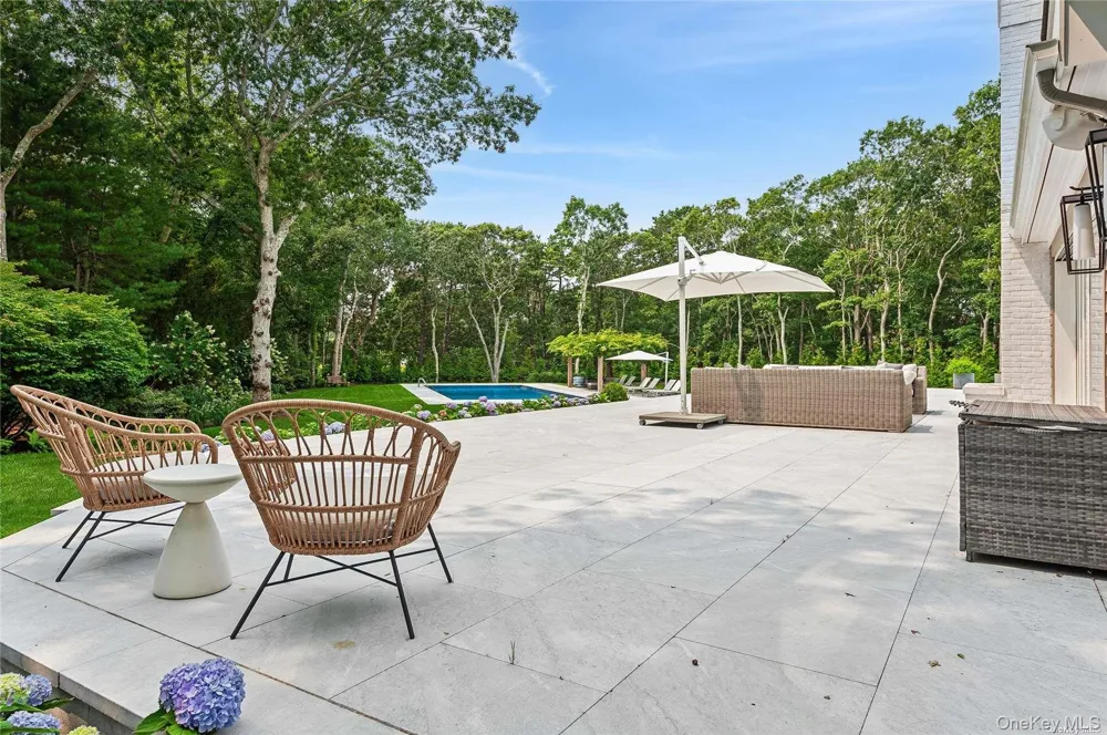 28 Old Meeting House Road Quogue, NY 11959