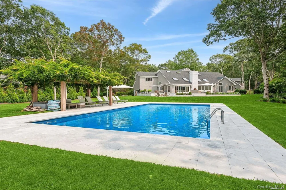 28 Old Meeting House Road Quogue, NY 11959