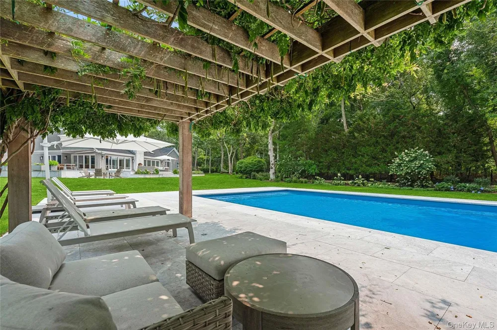 28 Old Meeting House Road Quogue, NY 11959