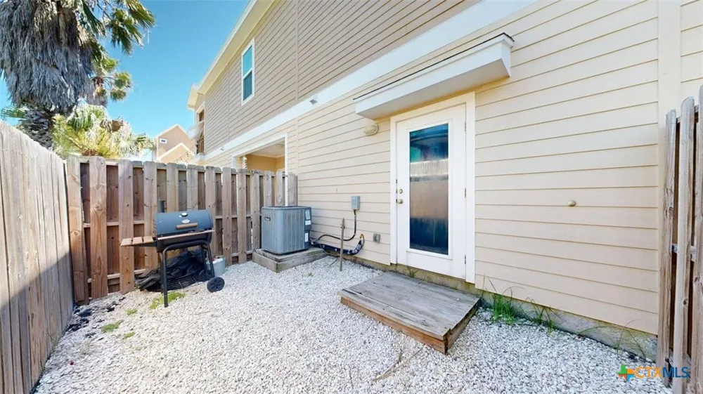 1813 S 11th Street #106 Port Aransas, TX 78373