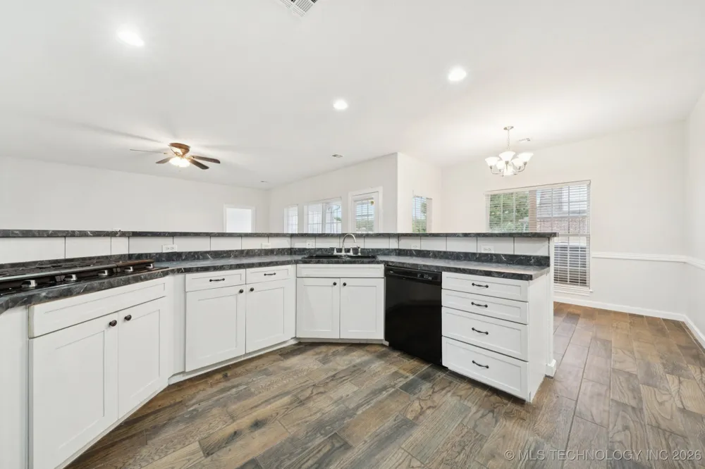 814 S Tall Chief Avenue Skiatook, OK 74070