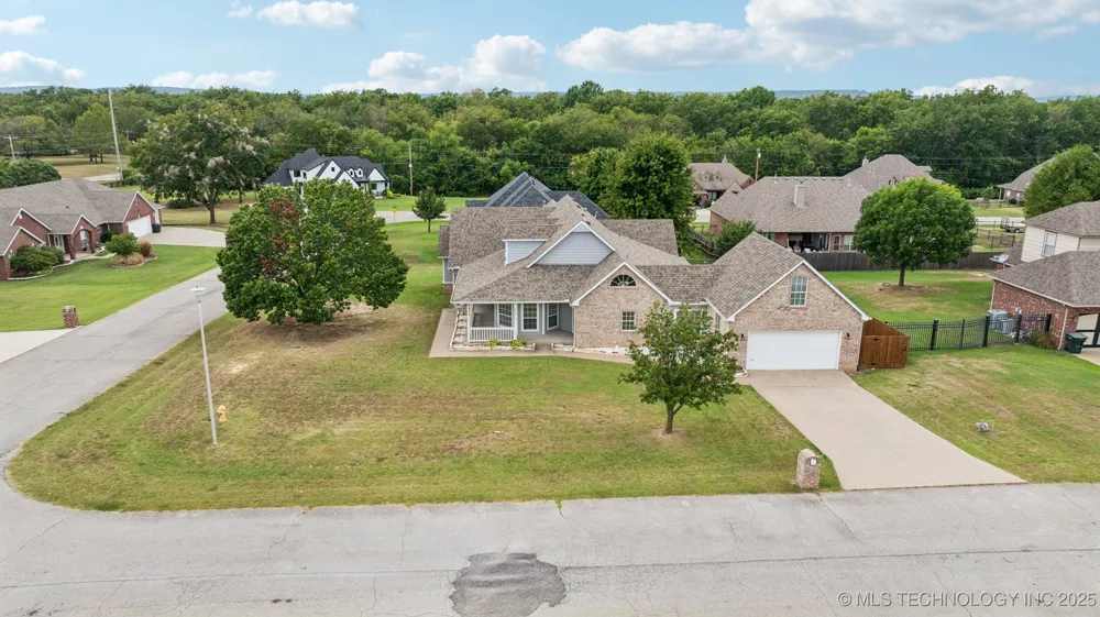 814 S Tall Chief Avenue Skiatook, OK 74070