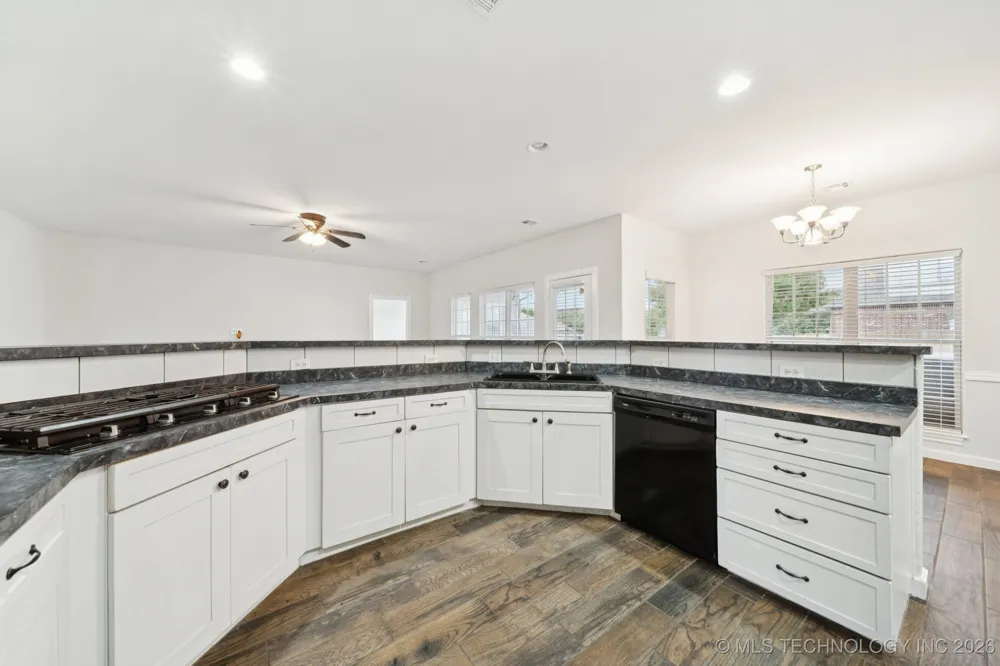 814 S Tall Chief Avenue Skiatook, OK 74070