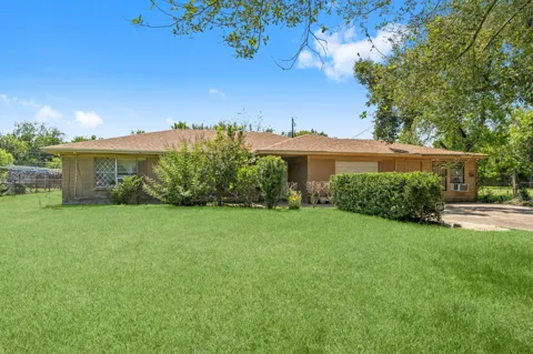 814 Isetta Lane
