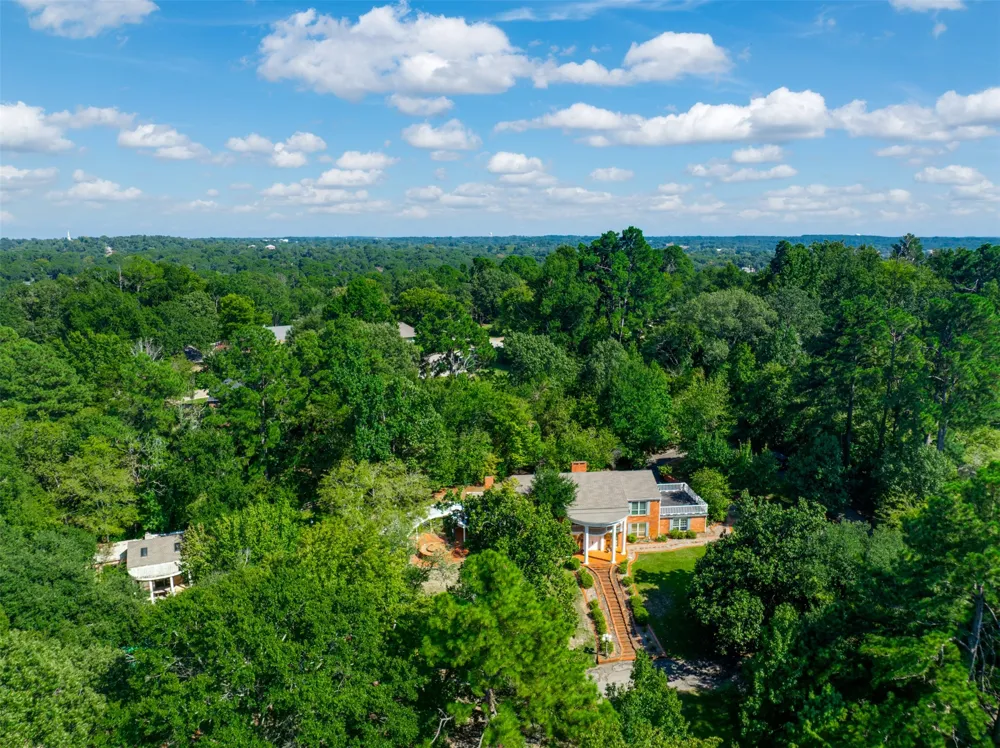 2900 S Robertson Avenue Tyler, TX 75701