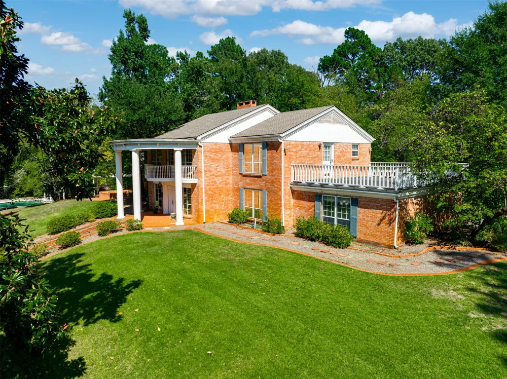 2900 S Robertson Avenue Tyler, TX 75701