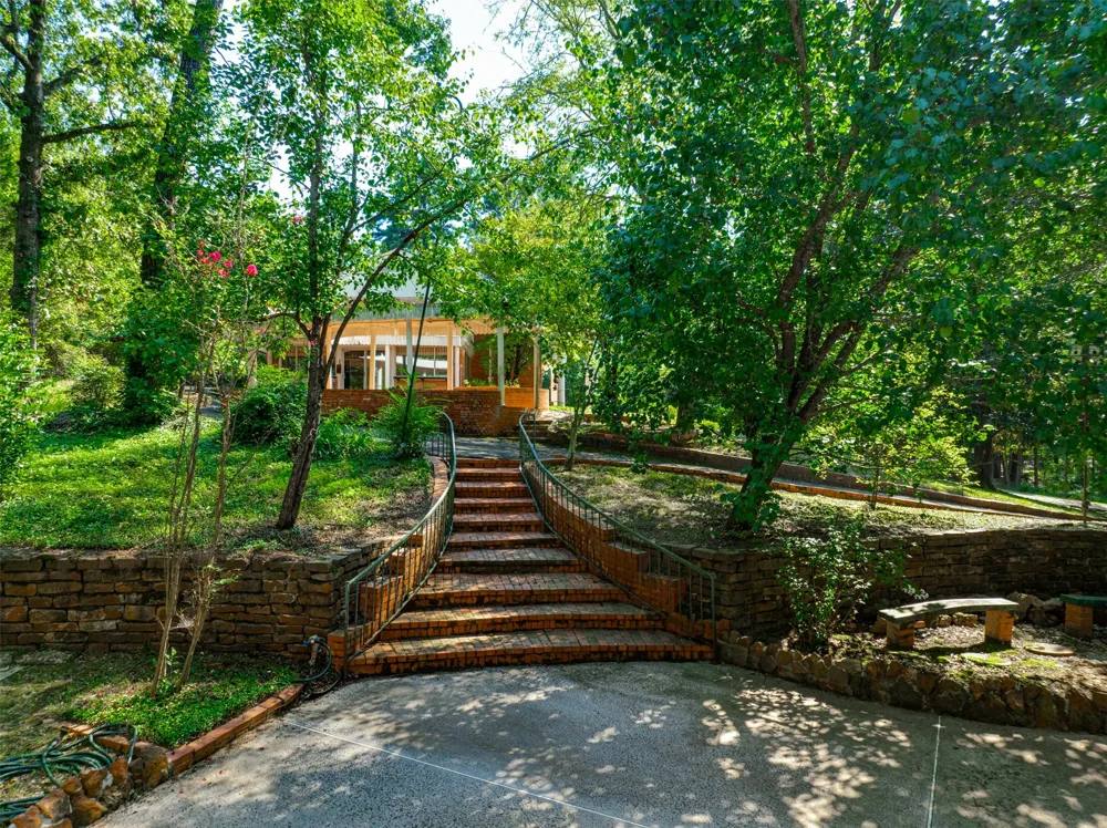 2900 S Robertson Avenue Tyler, TX 75701