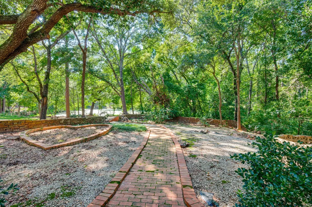 2900 S Robertson Avenue Tyler, TX 75701