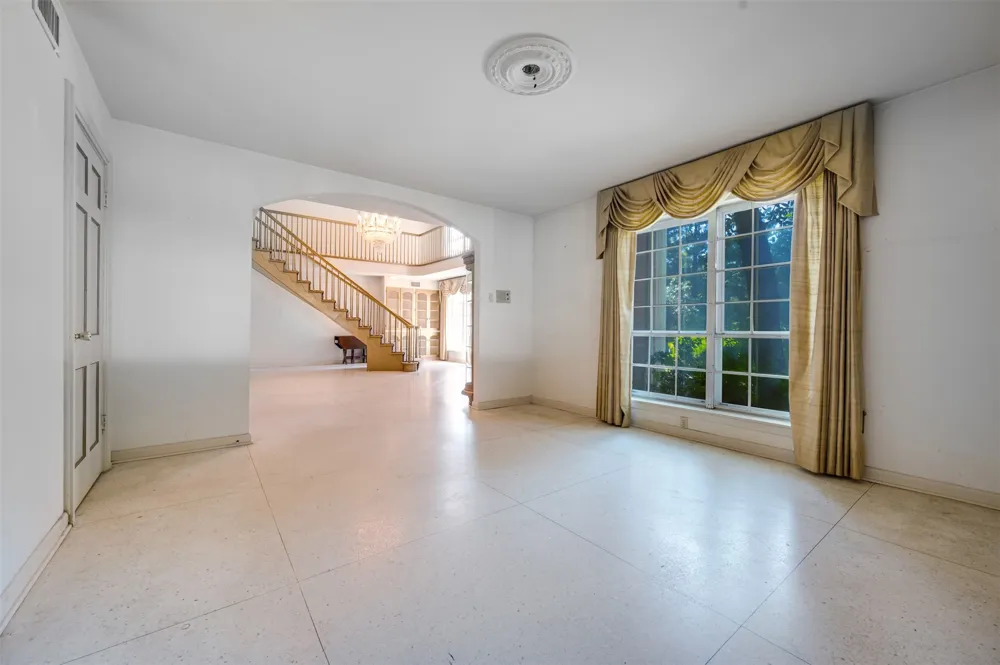 2900 S Robertson Avenue Tyler, TX 75701