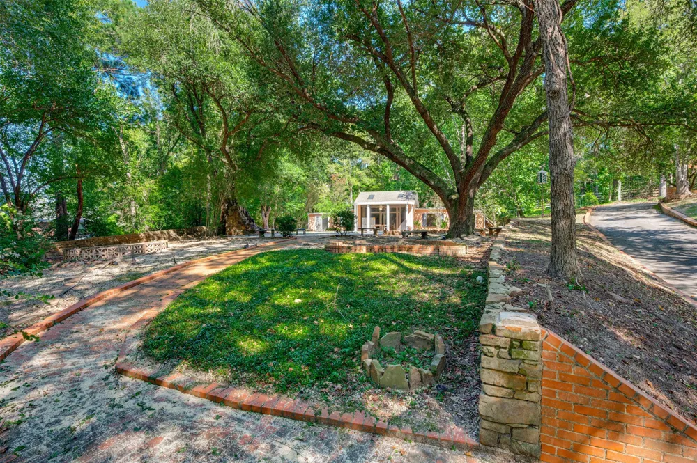 2900 S Robertson Avenue Tyler, TX 75701
