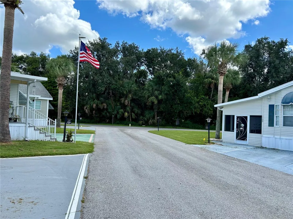 1112 FEATHER LANE Bowling Green, FL 33834