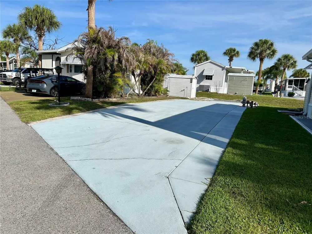 1112 FEATHER LANE Bowling Green, FL 33834
