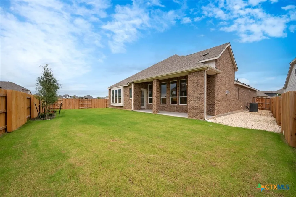 122 Stock Pond Trail Kyle, TX 78640