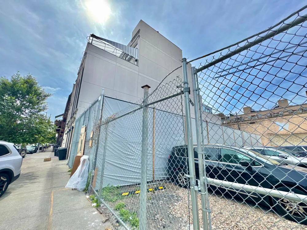 102 Walworth Street Brooklyn, NY 11205