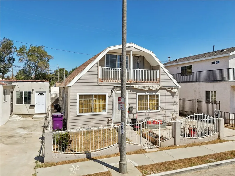 1211 E Leigh Court Long Beach, CA 90806