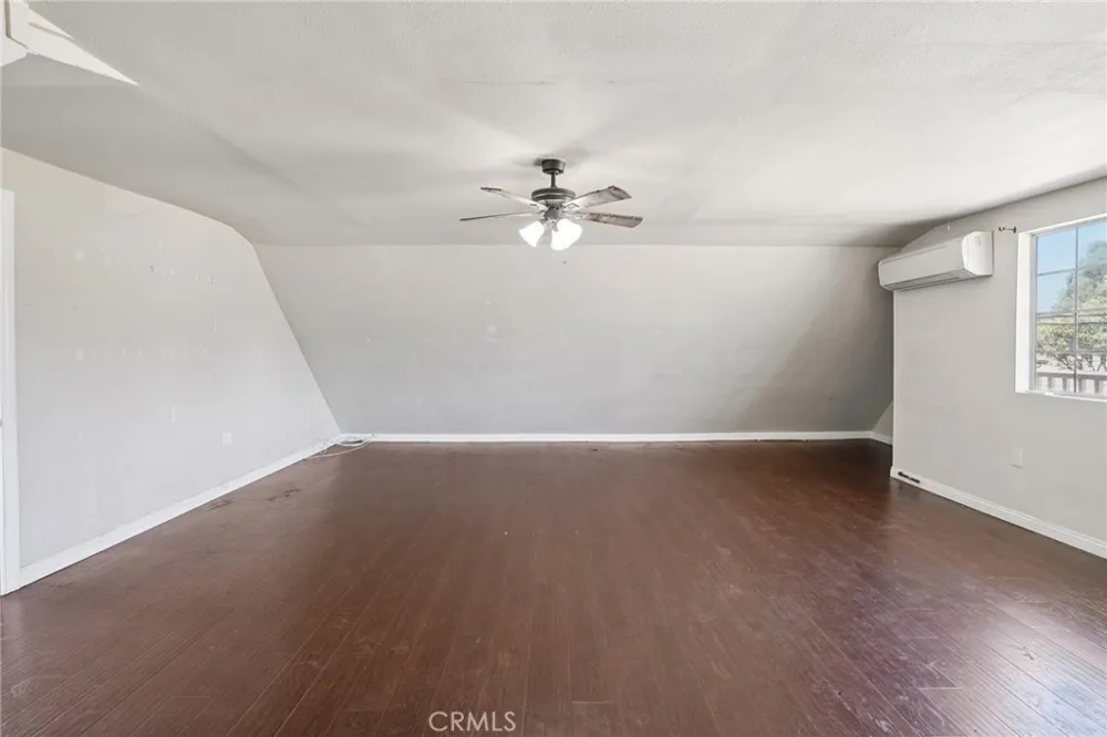 1211 E Leigh Court Long Beach, CA 90806