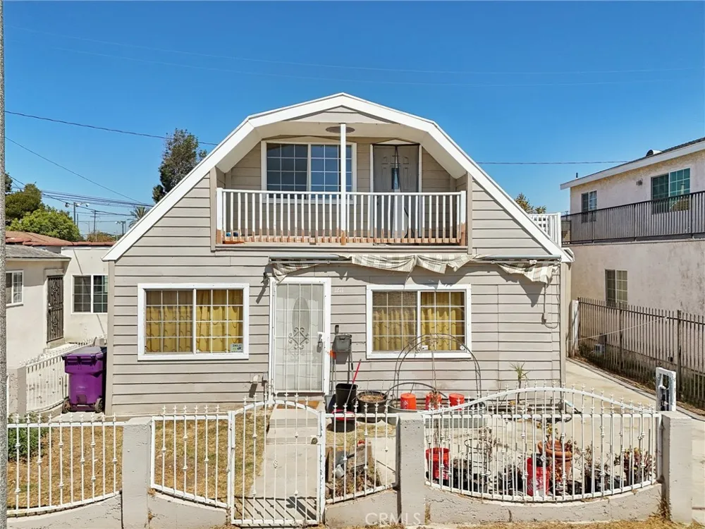 1211 E Leigh Court Long Beach, CA 90806