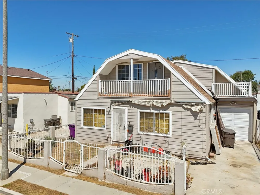 1211 E Leigh Court Long Beach, CA 90806
