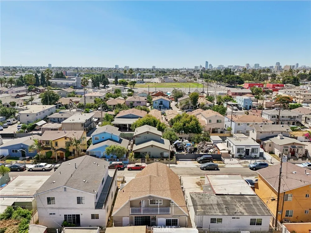 1211 E Leigh Court Long Beach, CA 90806