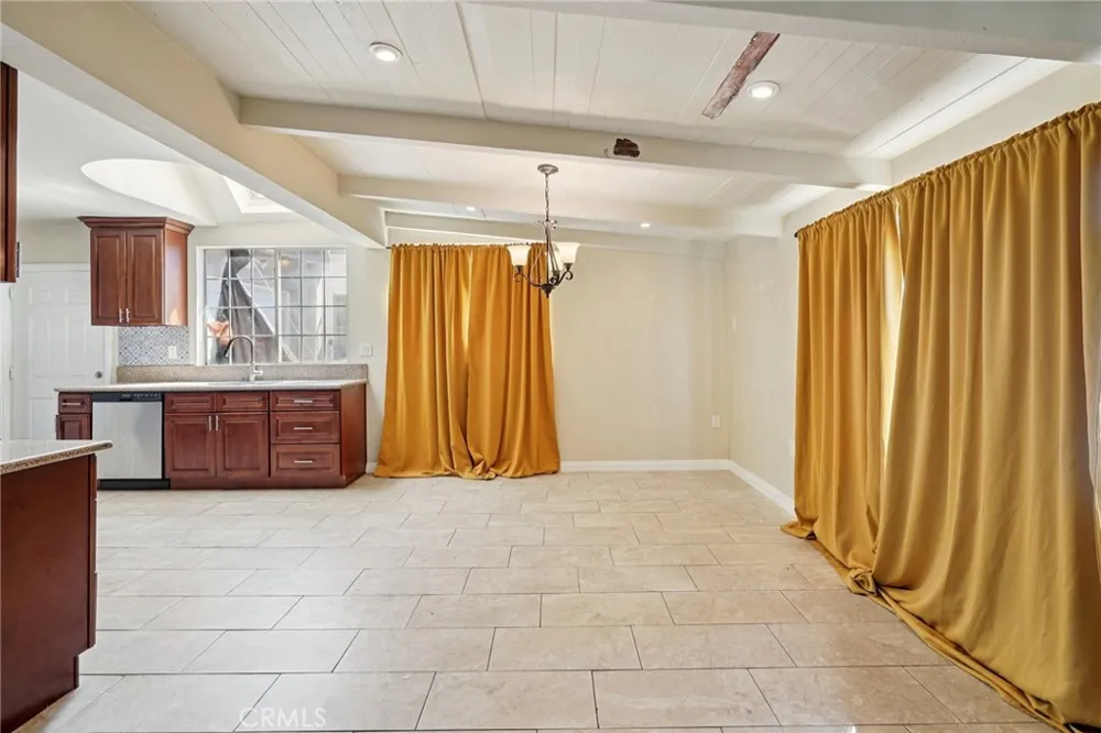 1211 E Leigh Court Long Beach, CA 90806