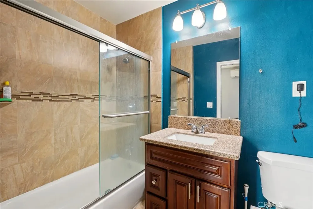 1211 E Leigh Court Long Beach, CA 90806