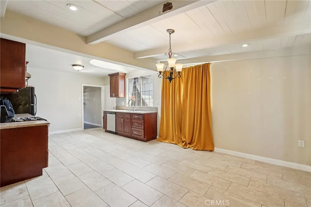 1211 E Leigh Court Long Beach, CA 90806