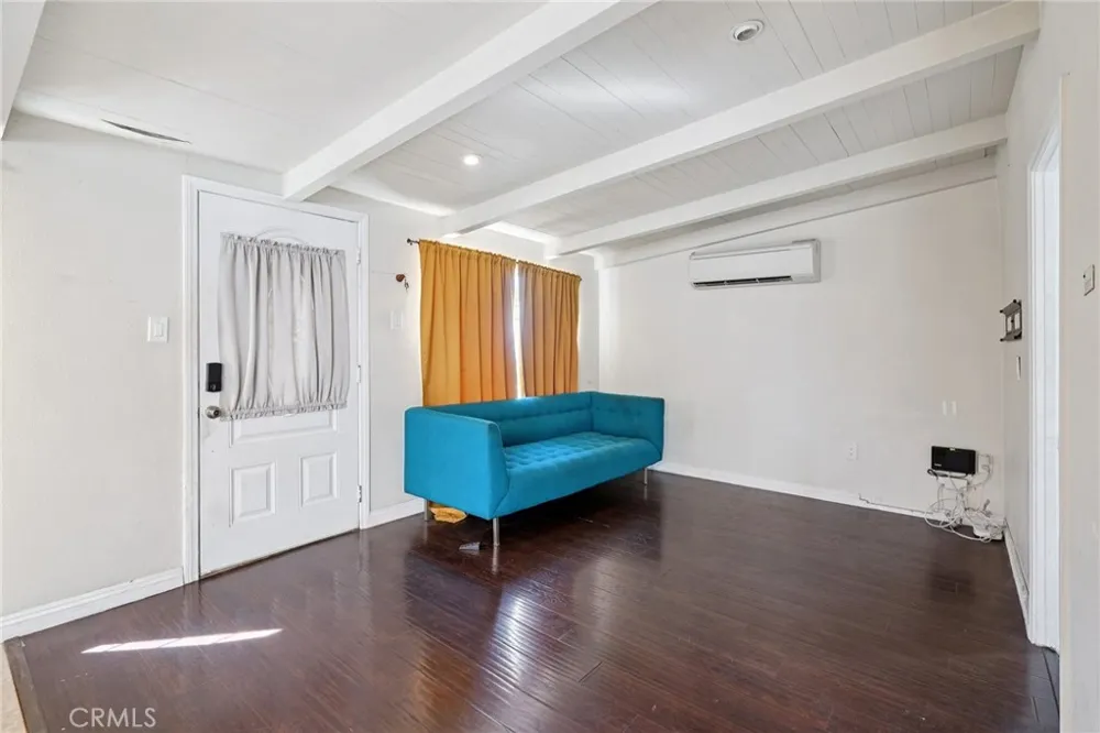 1211 E Leigh Court Long Beach, CA 90806