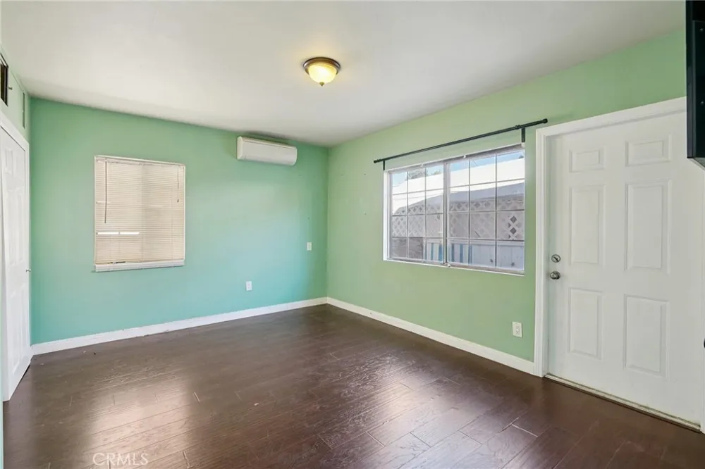 1211 E Leigh Court Long Beach, CA 90806