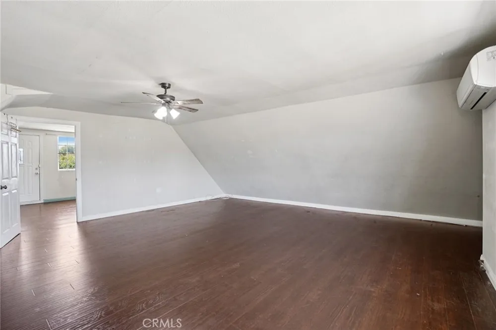 1211 E Leigh Court Long Beach, CA 90806