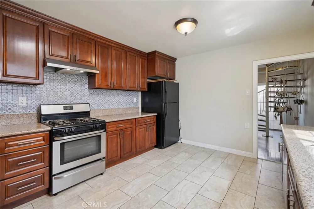 1211 E Leigh Court Long Beach, CA 90806