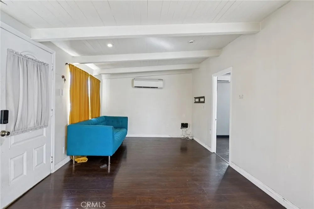 1211 E Leigh Court Long Beach, CA 90806