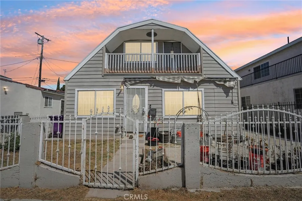 1211 E Leigh Court Long Beach, CA 90806