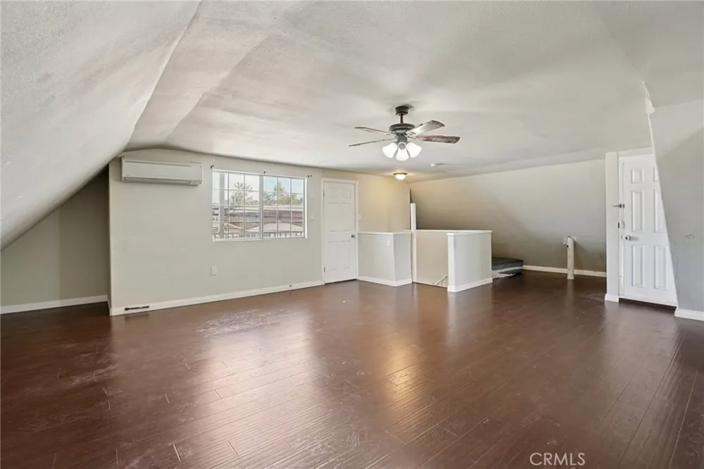 1211 E Leigh Court Long Beach, CA 90806