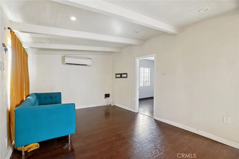 1211 E Leigh Court Long Beach, CA 90806