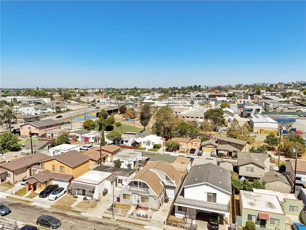 1211 E Leigh Court Long Beach, CA 90806