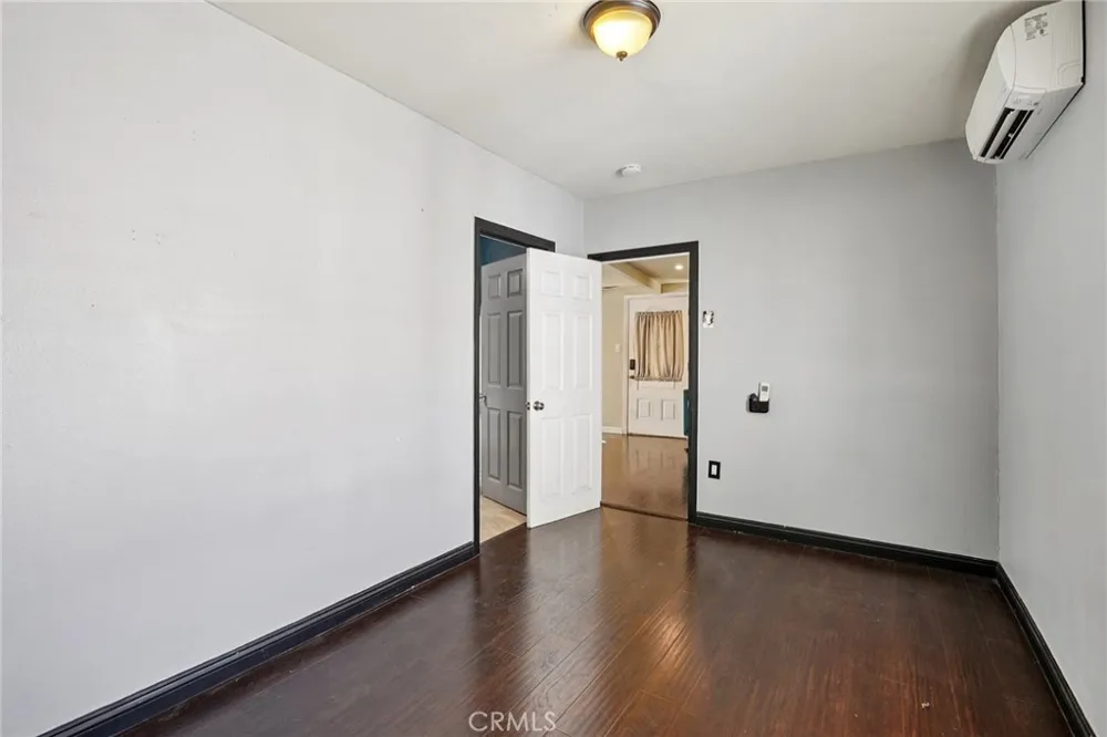 1211 E Leigh Court Long Beach, CA 90806