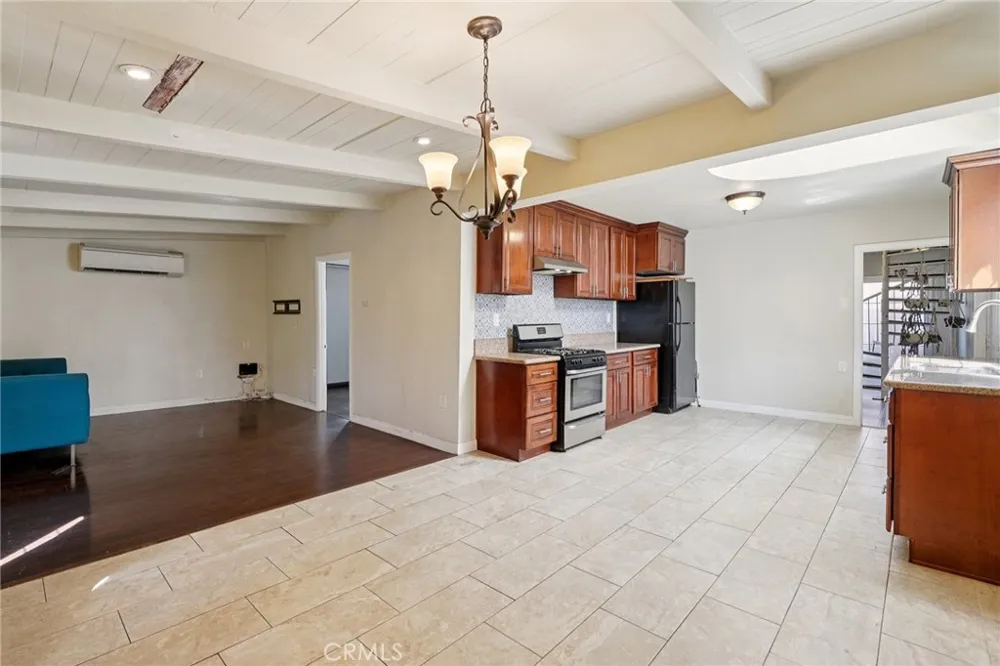 1211 E Leigh Court Long Beach, CA 90806